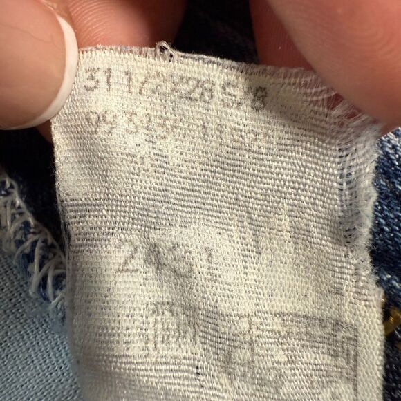 VINTAGE Lee Riveted Mom Jeans Circa 1992 Med Wash, Very Soft, Tapered Leg 2/$25 - Picture 8 of 13